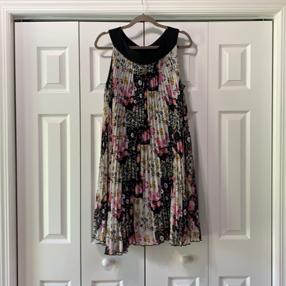 Floral dress with mini pleats